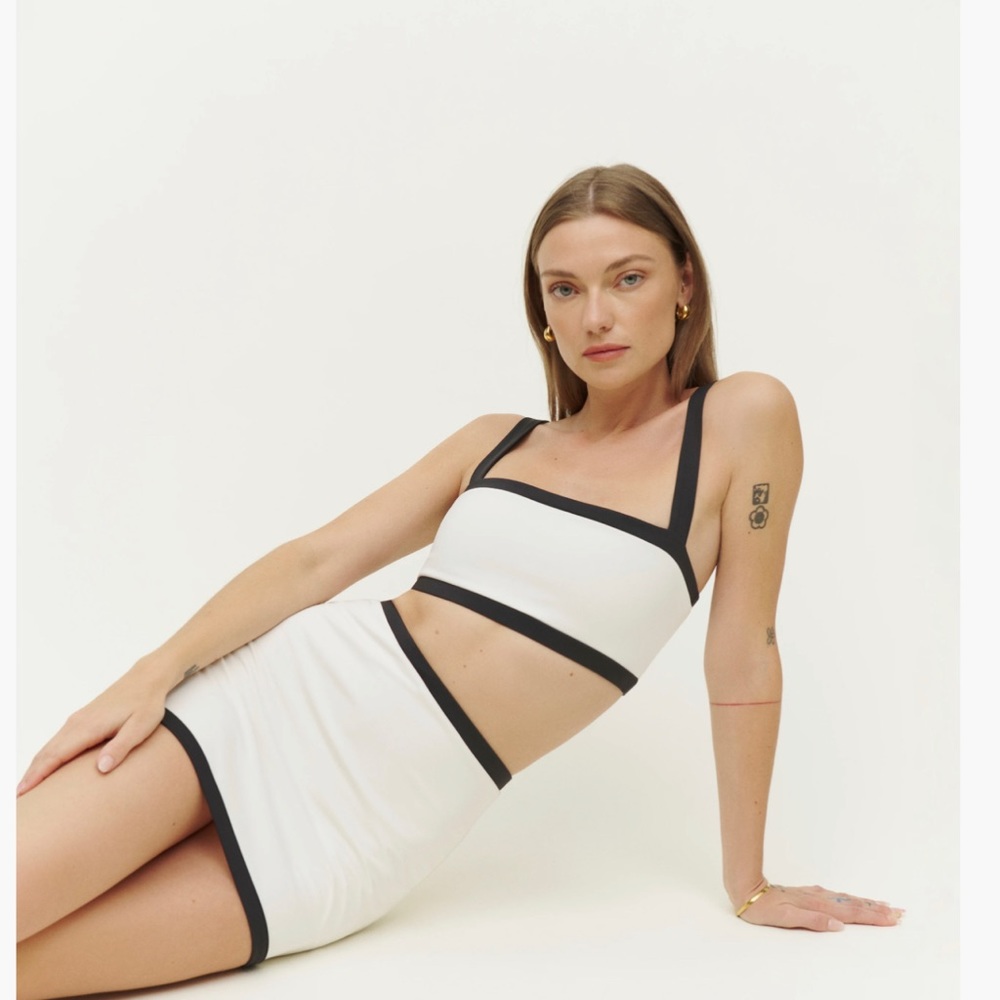 Adelina Ecomove Two Piece
Color: White
Size: M
Qty: 1